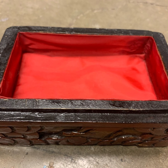 VINTAGE WOODEN, HAND CARVED LAQUER BOX - Picture 6 of 11